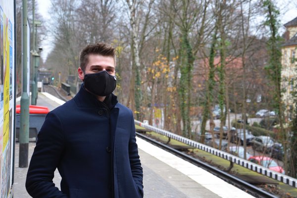 Am Ostende des Bahnsteigs verkehren viele Busse. Hier wird ein barrierefreier Eingang entstehen.