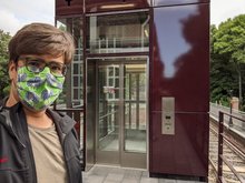 Timo B. Kranz am neuen Aufzug in der U-Bahn-Haltestelle Fuhlsbüttel-Nord (Kranz)