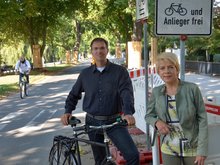 Oliver Camp und Carmen Möller an der Baustelle in der Schönen Aussicht