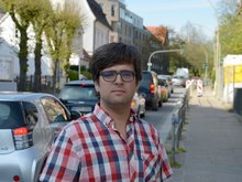 Fraktionschef Timo B. Kranz an der Ohlsdorfer Ecke Ulmenstraße
