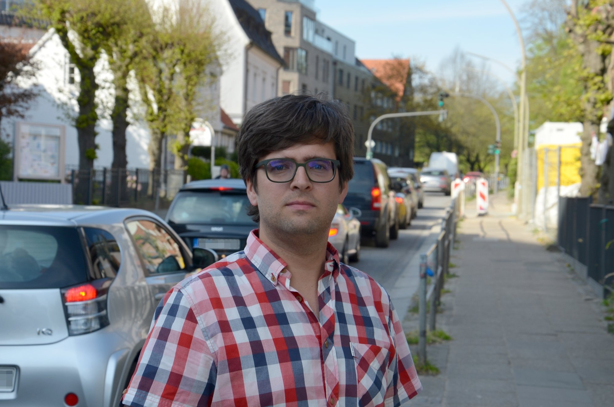 Fraktionschef Timo B. Kranz an der Ohlsdorfer Ecke Ulmenstraße